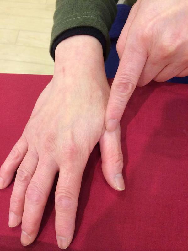 古代療法_レイキ体験施術会で腰痛の改善とテニス肘の痛み解消の施術例_2