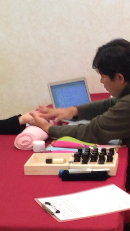 古代療法_レイキ体験施術会で腰痛と肩こりの施術例_13古代アロマ療法