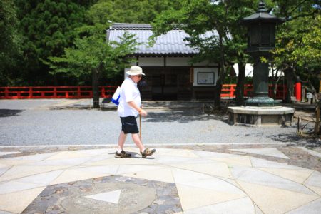 グラムガードナー氏とダウジングツアー_鞍馬のエネルギー測定6