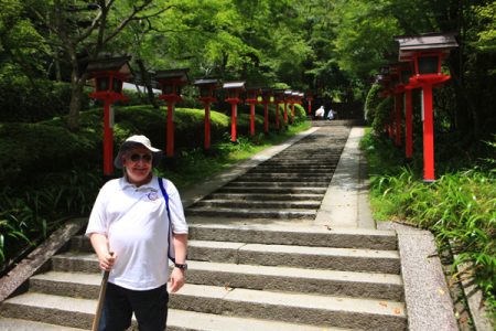 グラムガードナー氏とダウジングツアー_鞍馬のエネルギー測定1