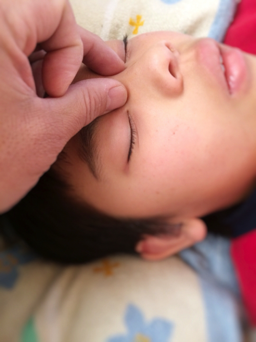 子どもの花粉症の鼻水をとめて頭痛を解消するおまじない2